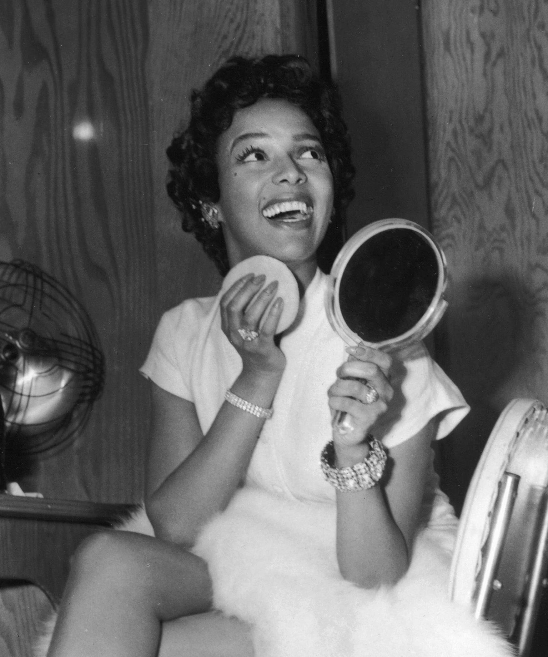 How To Get Dorothy Dandridge’s Old Hollywood Elegance alamy