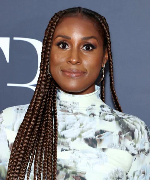 Issa Rae calls out Hollywood for 'protecting' Ezra Miller – Socialite Life