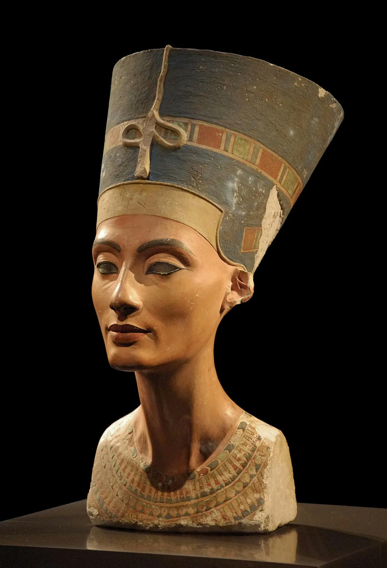 Bust of Nefertiti in Neues Museum, Berlin. Philip Pikart, CC BY-SA 3.0/Wikimedia Commons 
