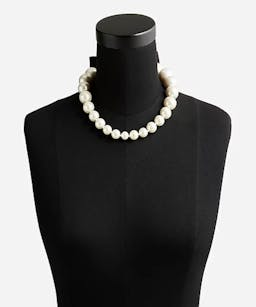 Pearl bow necklace