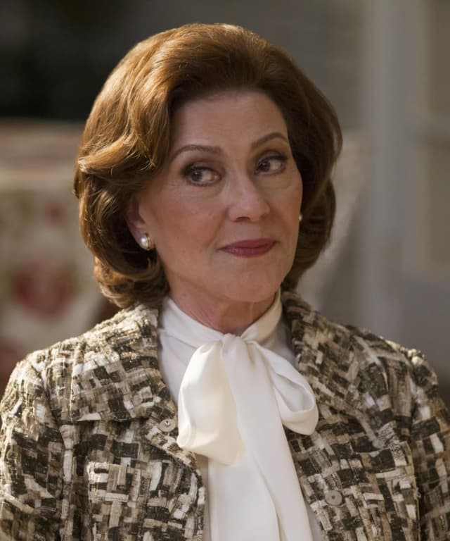 Every Time Emily Gilmore Was Right About Love